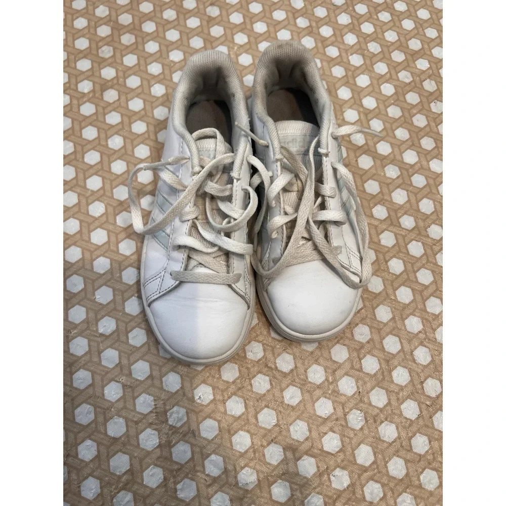 Adidas Grand Court Tennis Shoe Sneakers White Blue stripes Size 12.5 K Girls